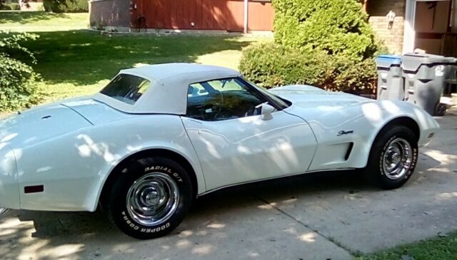 Chevrolet Corvette 1975 image number 25