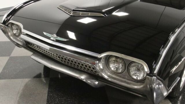 Ford Thunderbird 1962 image number 22