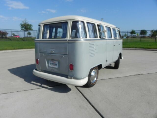 Volkswagen Bus/Vanagon 1970 image number 30