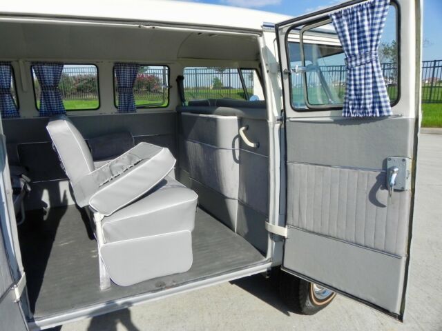 Volkswagen Bus/Vanagon 1970 image number 42