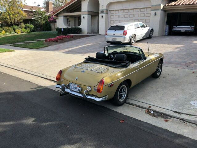 MG MGB 1974 image number 1