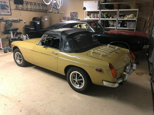 MG MGB 1974 image number 11