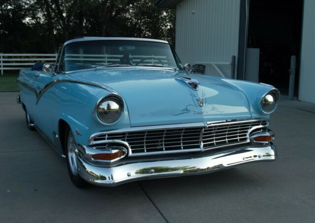 Ford Sunliner 1956 image number 18