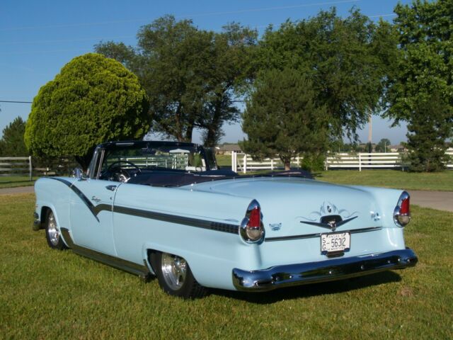 Ford Sunliner 1956 image number 25