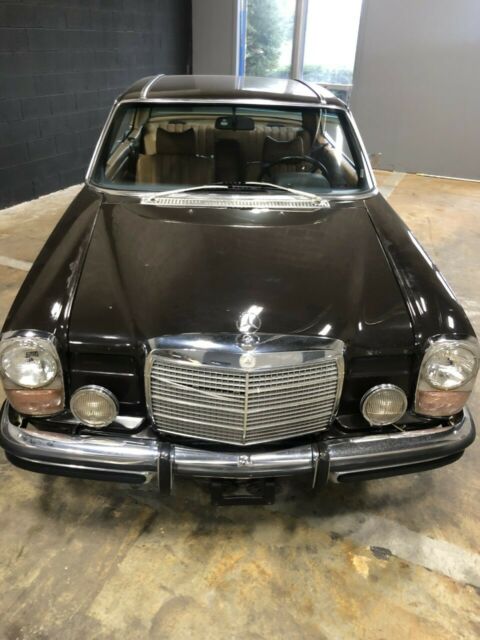 Mercedes-Benz 200-Series 1973 image number 14