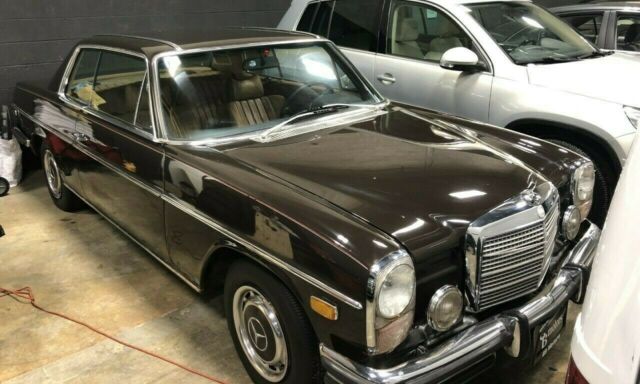 Mercedes-Benz 200-Series 1973 image number 24