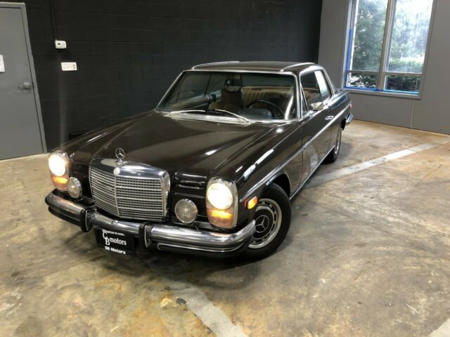 Mercedes-Benz 200-Series 1973 image number 39