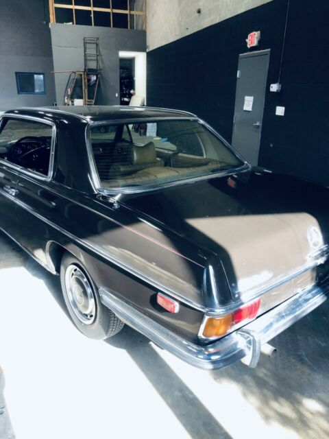 Mercedes-Benz 200-Series 1973 image number 47