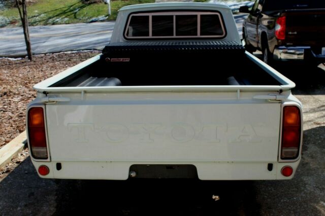 Toyota Pickup 1977 image number 28