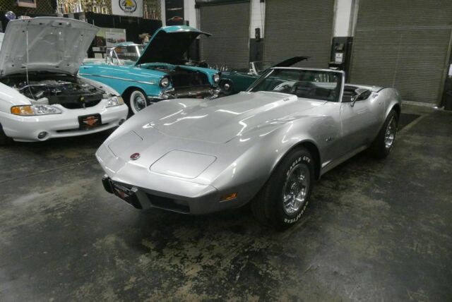 Chevrolet Corvette 1975 image number 14