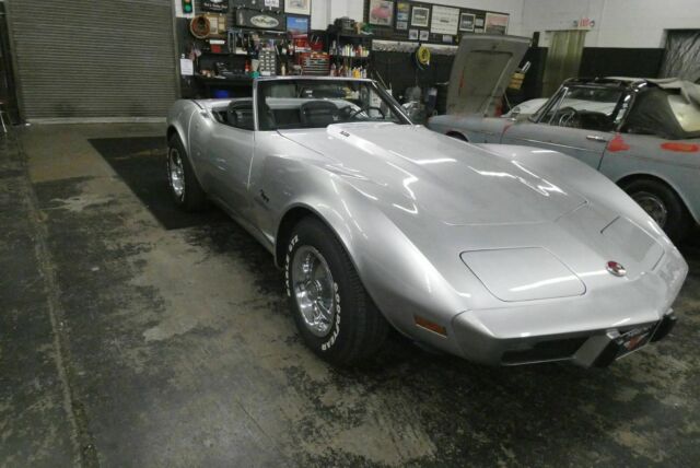 Chevrolet Corvette 1975 image number 15