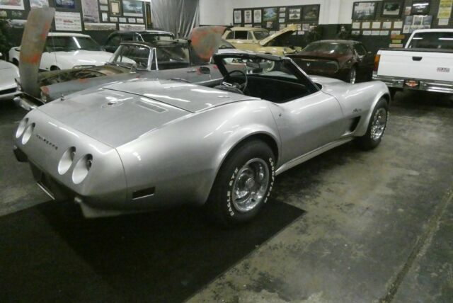 Chevrolet Corvette 1975 image number 16