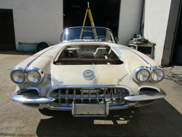 Chevrolet Corvette 1958 image number 2