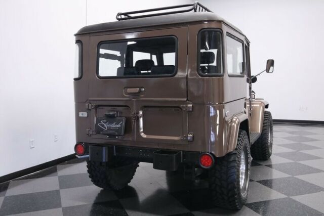 Toyota FJ Cruiser 1970 image number 12