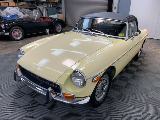 MG MGB 1970 image number 10