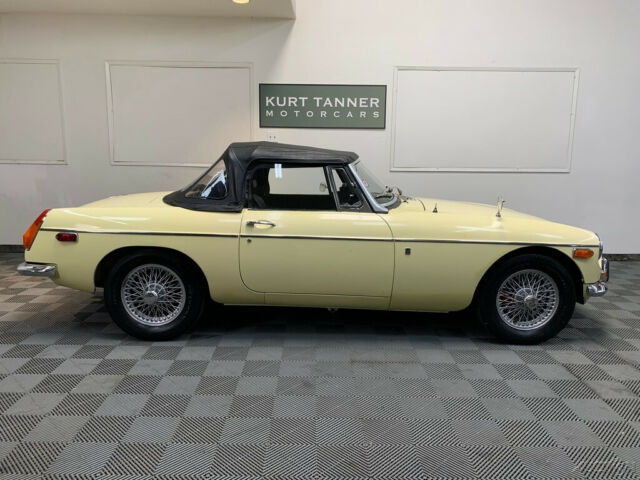 MG MGB 1970 image number 14