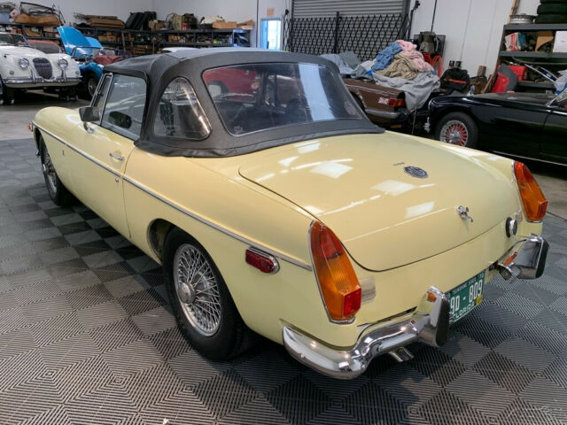 MG MGB 1970 image number 18