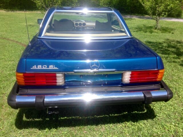 Mercedes-Benz SL-Class 1977 image number 32