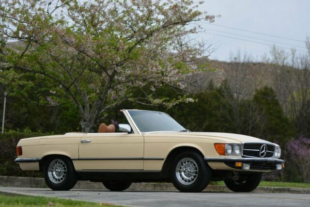 Mercedes-Benz SL-Class 1976 image number 29