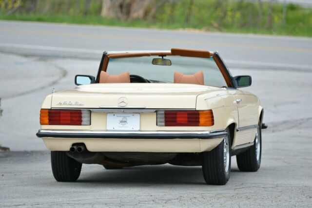 Mercedes-Benz SL-Class 1976 image number 40