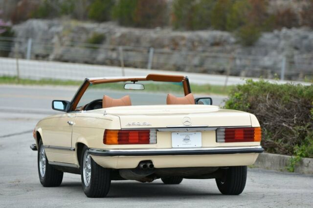 Mercedes-Benz SL-Class 1976 image number 42