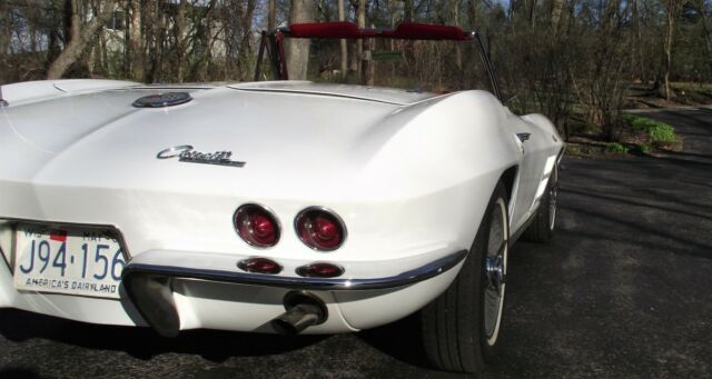 Chevrolet Corvette 1963 image number 30