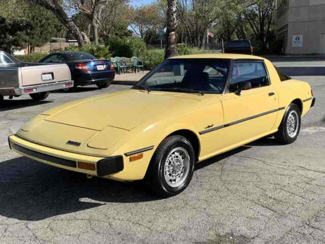 Mazda RX-7 1979 image number 9