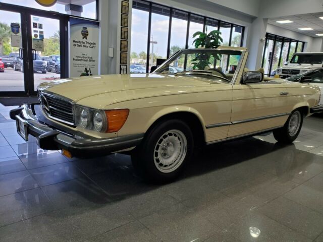 Mercedes-Benz SL-Class 1979 image number 0