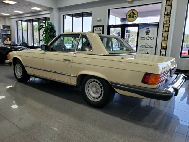 Mercedes-Benz SL-Class 1979 image number 10