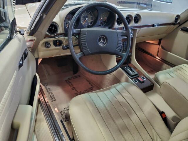 Mercedes-Benz SL-Class 1979 image number 17