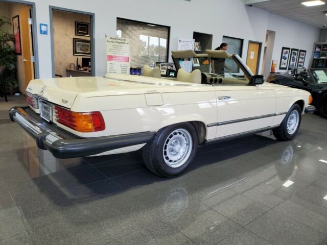 Mercedes-Benz SL-Class 1979 image number 28