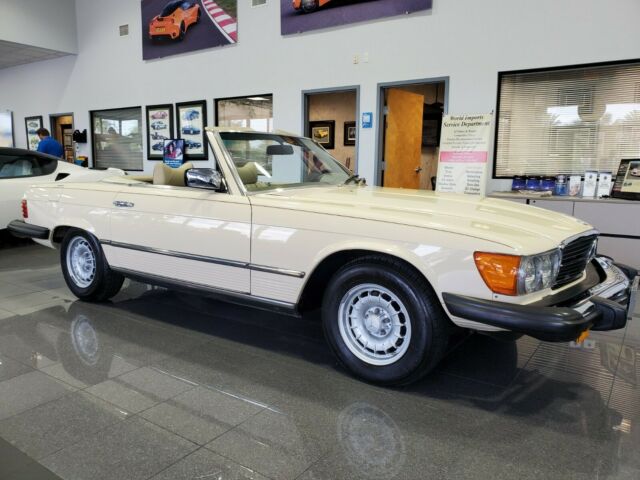 Mercedes-Benz SL-Class 1979 image number 30