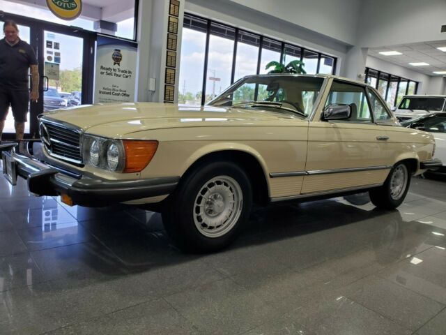 Mercedes-Benz SL-Class 1979 image number 32