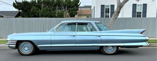 Cadillac DeVille 1961 image number 0