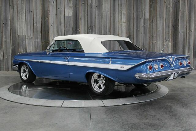 Chevrolet Impala 1961 image number 17