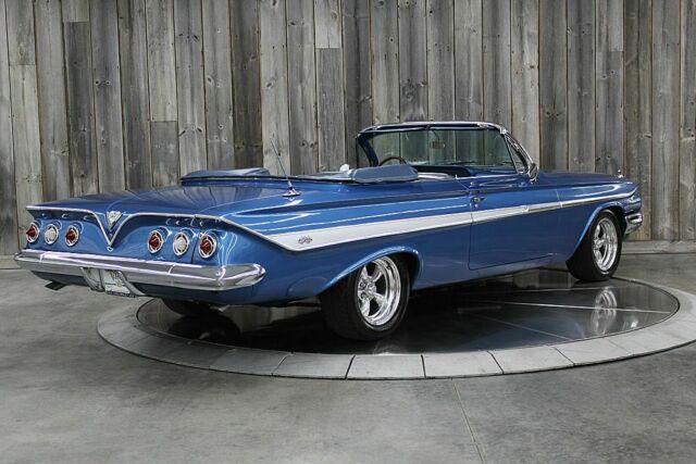 Chevrolet Impala 1961 image number 18