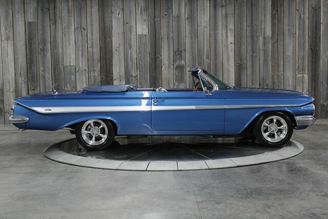 Chevrolet Impala 1961 image number 20