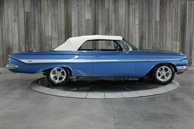 Chevrolet Impala 1961 image number 21