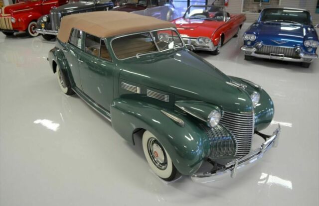 Cadillac Series 62 Convertible Sedan 1940 image number 46