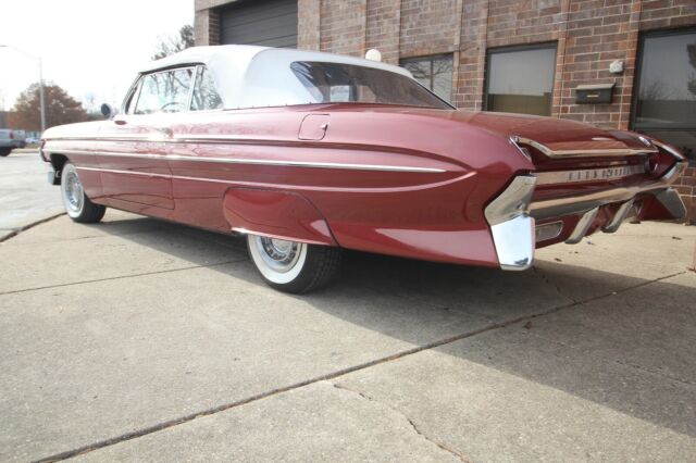 Oldsmobile Eighty-Eight 1961 image number 26