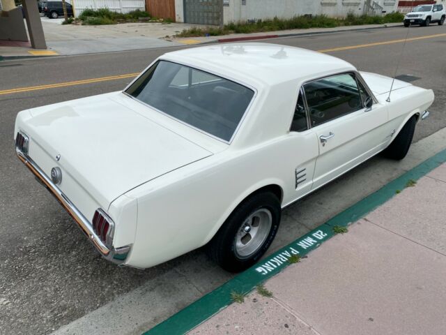 Ford Mustang 1966 image number 29