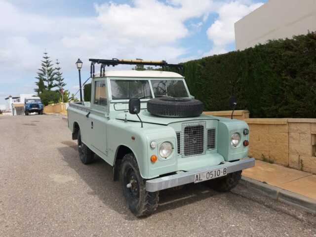 Land Rover Defender 1973 image number 1