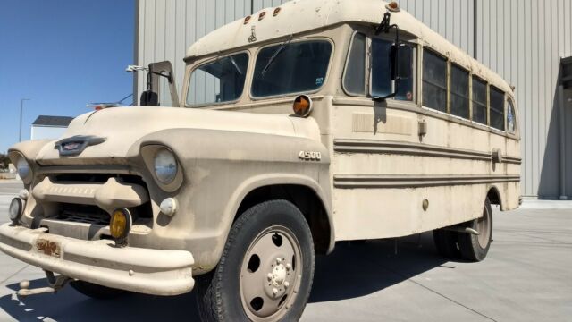 Chevrolet 4500 School Bus 1955 image number 0