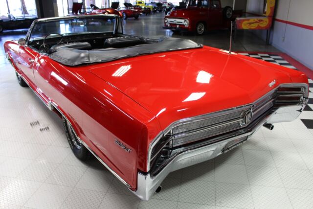 Buick Wildcat Convertible 1965 image number 12