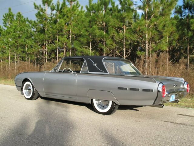 Ford Thunderbird 1962 image number 4