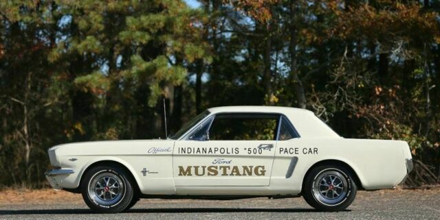 Ford Mustang 1965 image number 18