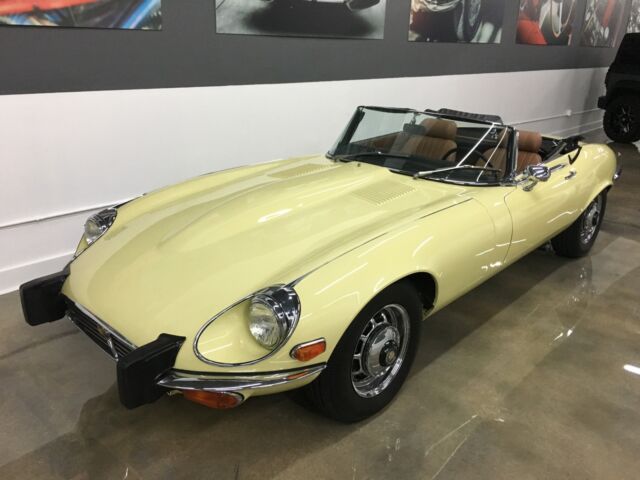 Jaguar E-Type 1974 image number 12