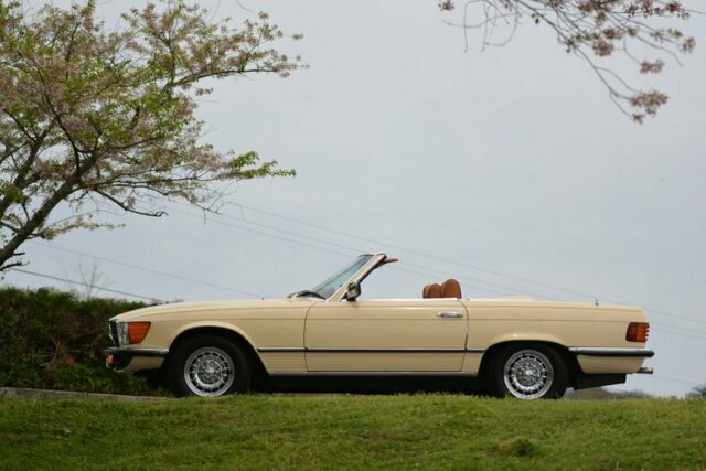 Mercedes-Benz SL-Class 1976 image number 45