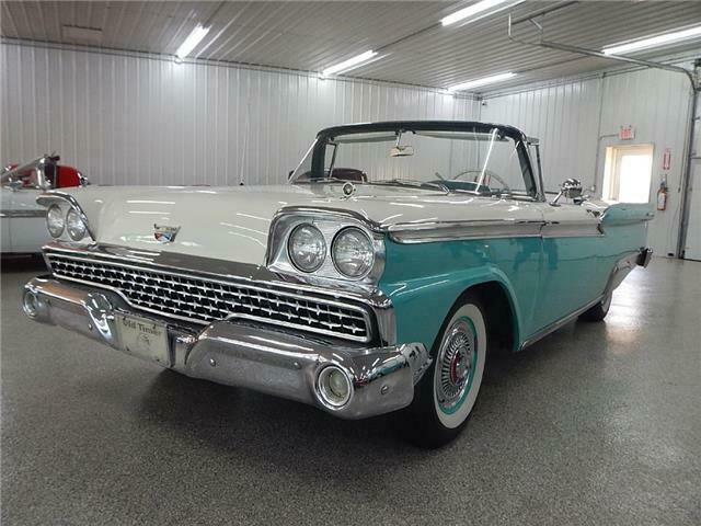 FORD FAIRLANE 500 SKYLINER 1959 image number 24