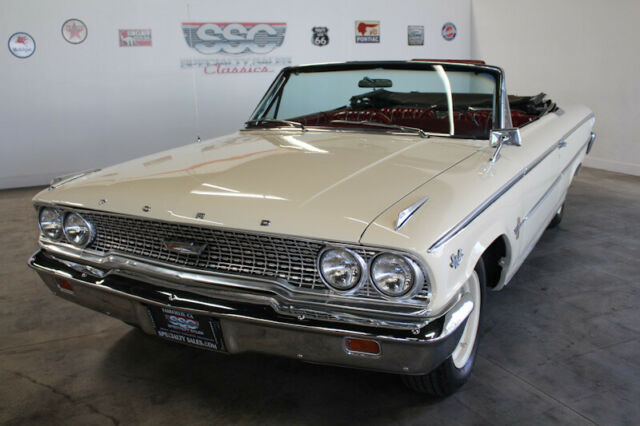 Ford Galaxie 1963 image number 26